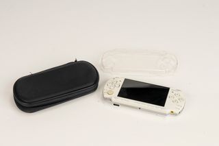 SONY PSP  2004 blanca con dos juegos