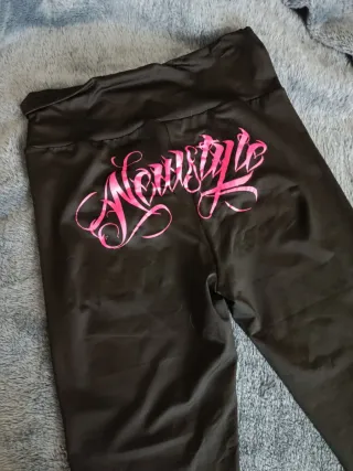 Mallas Newstyle negras con detalle rosa