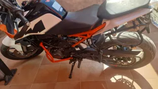 KTM Duke 125 Blanca y Naranja(Precio negociable)