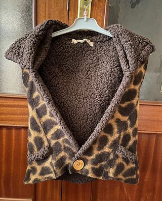 CHALECO DE LEOPARDO CON GORRO TALLA 8-10 AÑOS