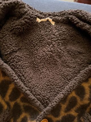 CHALECO DE LEOPARDO CON GORRO TALLA 8-10 AÑOS