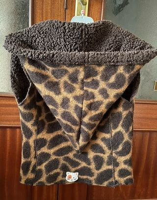 CHALECO DE LEOPARDO CON GORRO TALLA 8-10 AÑOS