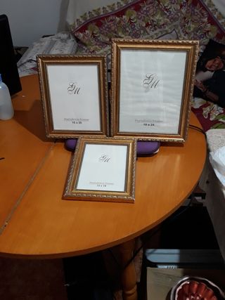 Marcos de fotos dorados madera
