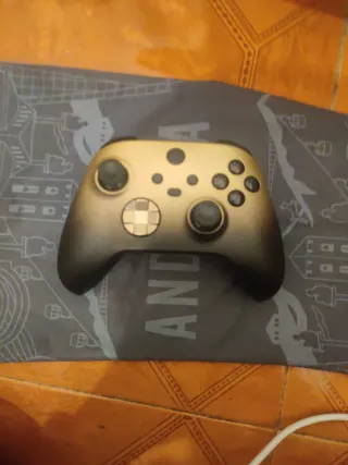 Mando Xbox Dorado y Negro con Batería