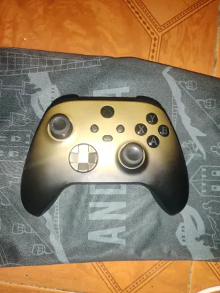 Mando Xbox Dorado y Negro con Batería