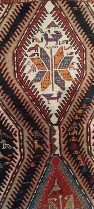 Alfombra tejida a mano