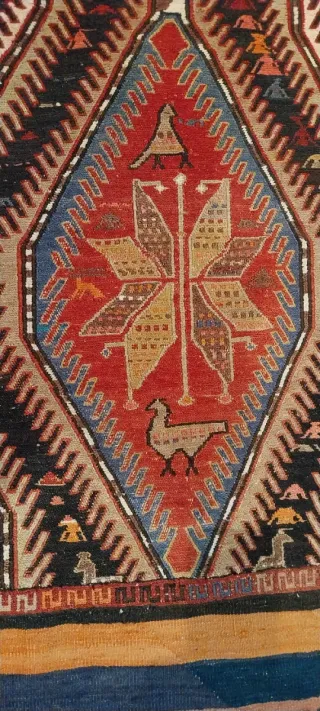 Alfombra tejida a mano