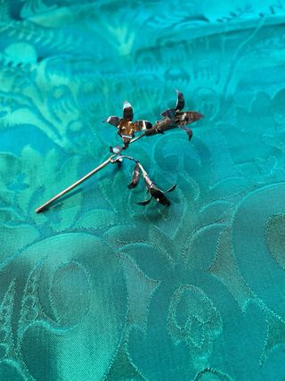 Flor de azucena en plata