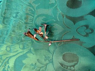 Flor de azucena en plata