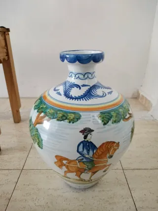 Mueble de madera con 2 cantareras