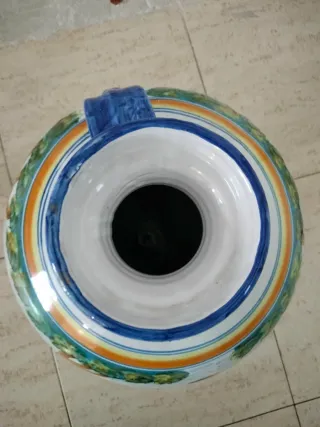 Mueble de madera con 2 cantareras