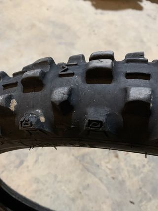 Neumático Michelin 90/90-21 Delantero + camara