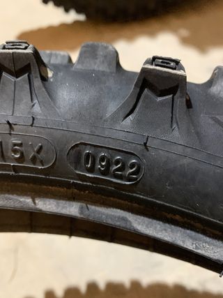 Neumático Michelin 90/90-21 Delantero + camara