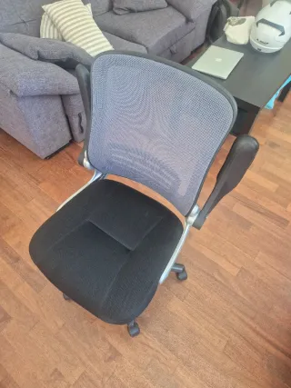 Silla de oficina ergonómica negra