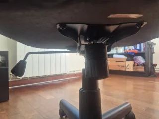 Silla de oficina ergonómica negra