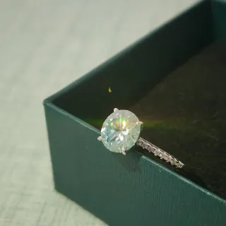 Anillo de plata con circonita