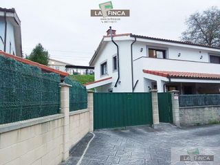 Casa adosada en venta en Soto del Barco