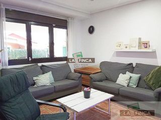 Casa adosada en venta en Soto del Barco