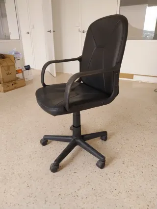 Silla de oficina negra