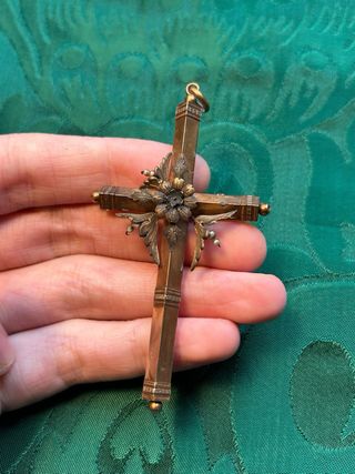 Antigua Cruz de Metal Decorada
