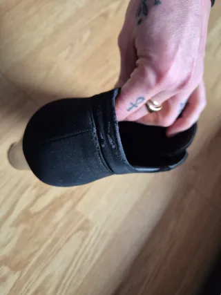 Botín negro con cordones