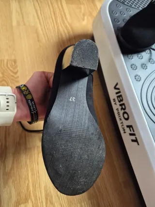 Botín negro con cordones