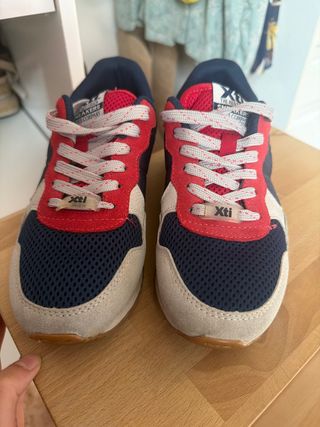Zapatillas Xti azul y rojo