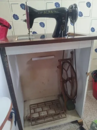 Mueble maquina coser antigua