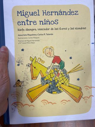 Miguel Hernández entre niños