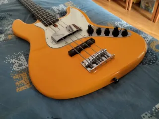 Bajo Marcus Miller V3