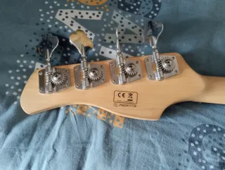 Bajo Marcus Miller V3