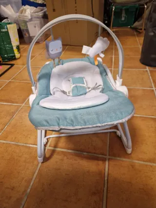 Mecedora para bebé. Buen estado.