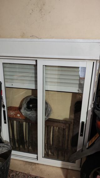 Ventana corredera blanca