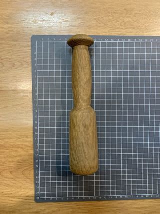 Maza artesanal para mortero de madera de roble