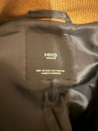 Abrigo Mango camel con cinturón