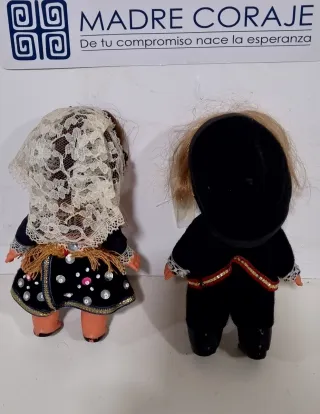 Pareja de muñecos de colección