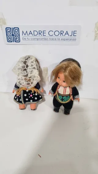 Pareja de muñecos de colección