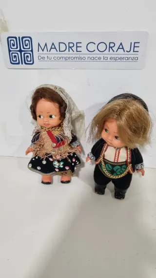 Pareja de muñecos de colección