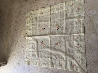 Tovaglietta centro tavola ricamata