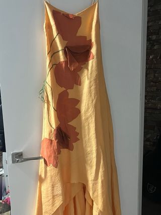 Vestido de fiesta naranja y amarillo