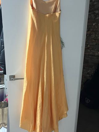 Vestido de fiesta naranja y amarillo