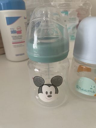 Biberones Suavinex (2 unidades) y uno de farmacia