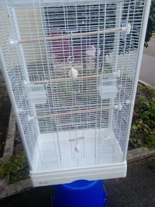 Gabbia per uccelli bianca