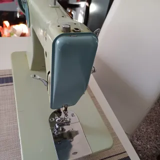 Máquina de coser antigua