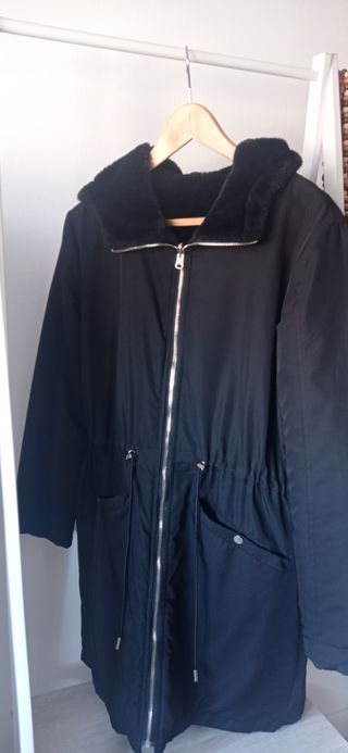 Parka forrada de pelo negra