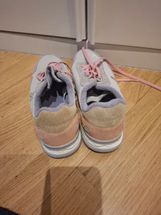 Zapatillas Scalpers grises y rosas