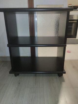 Mesa auxiliar con ruedas