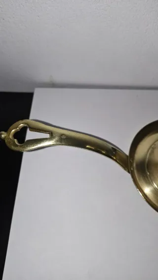 Portavelas de bronce antiguo