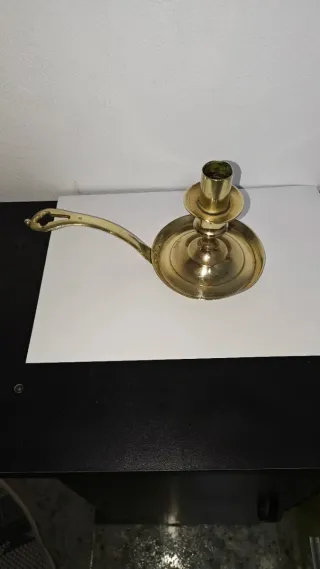 Portavelas de bronce antiguo