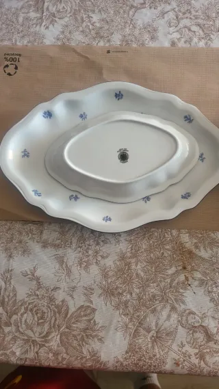 Juego 2 fuentes porcelana blanca y azul